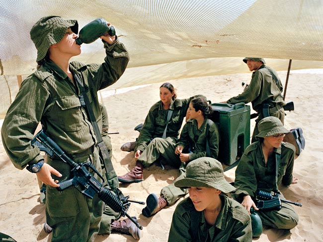 military-girl-m4-carbine military-girl-m4-carbine